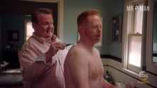 Modernfamily 08x16 jessetylerferguson hd 02 small 3