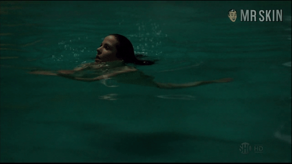 Sexy GIFs of Wet Women Going For a Swim